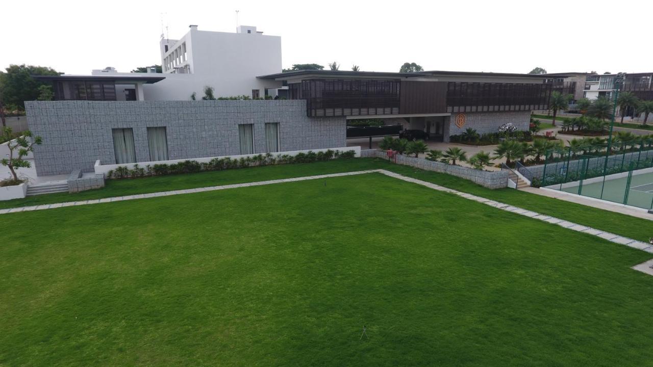 Blvd Club - Near Bengaluru Airport Hotel Settahalasur Exterior photo