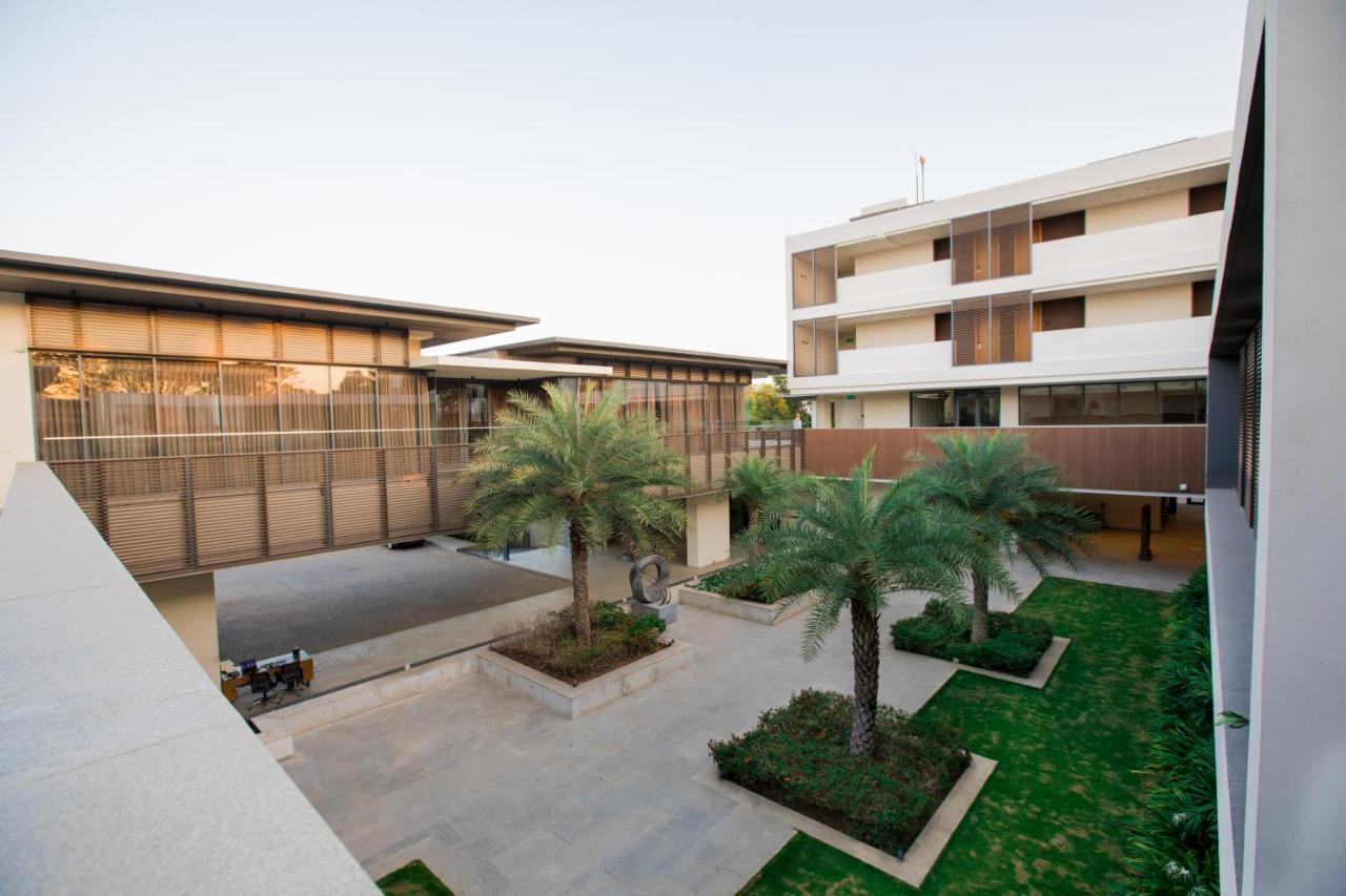 Blvd Club - Near Bengaluru Airport Hotel Settahalasur Exterior photo